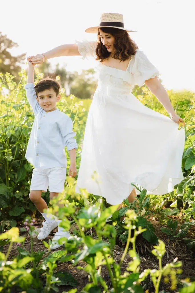 How to Capture Stunning Family Moments This Spring 8 muster flower photographt 6
