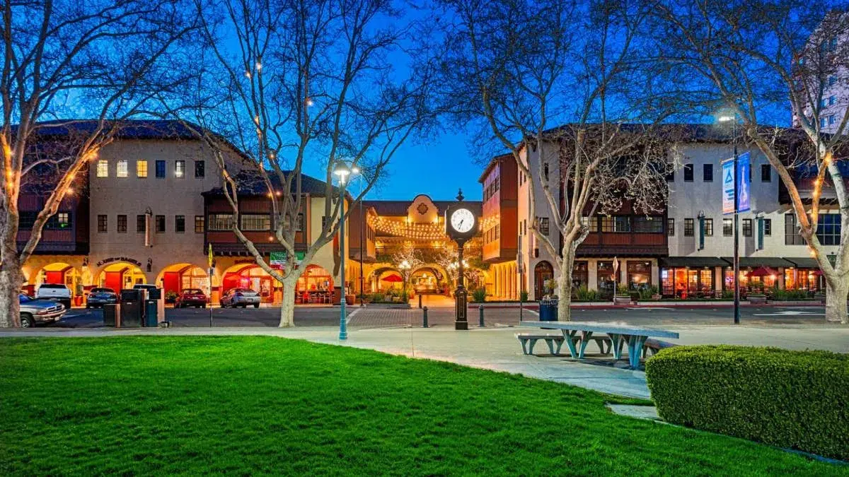 Todos Santos Plaza and Nearby Streets-Concord-Locations in Concord for Stunning Pregnancy Photos